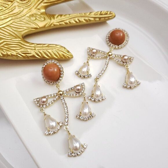 New! Selena Pearls Bar Post Earrings - Picture 8 of 14